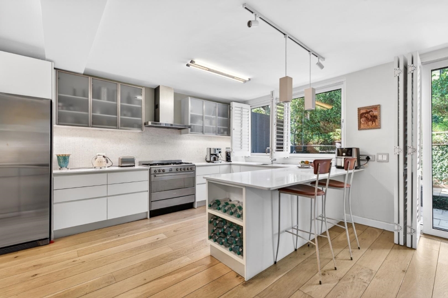 3 Bedroom Property for Sale in Vredehoek Western Cape